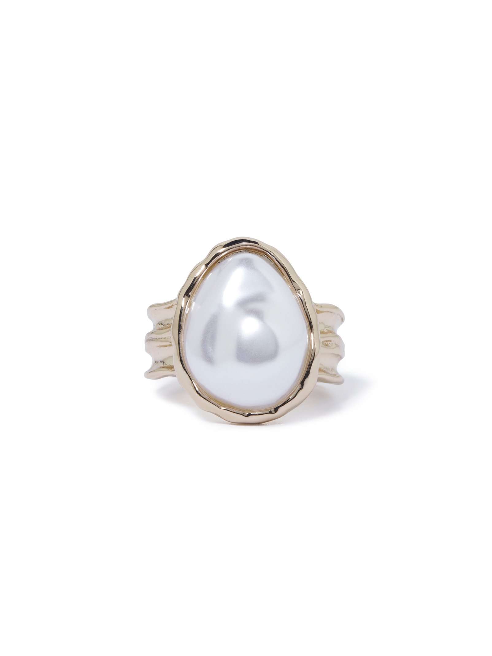 Magnolia Statement Pearl Ring