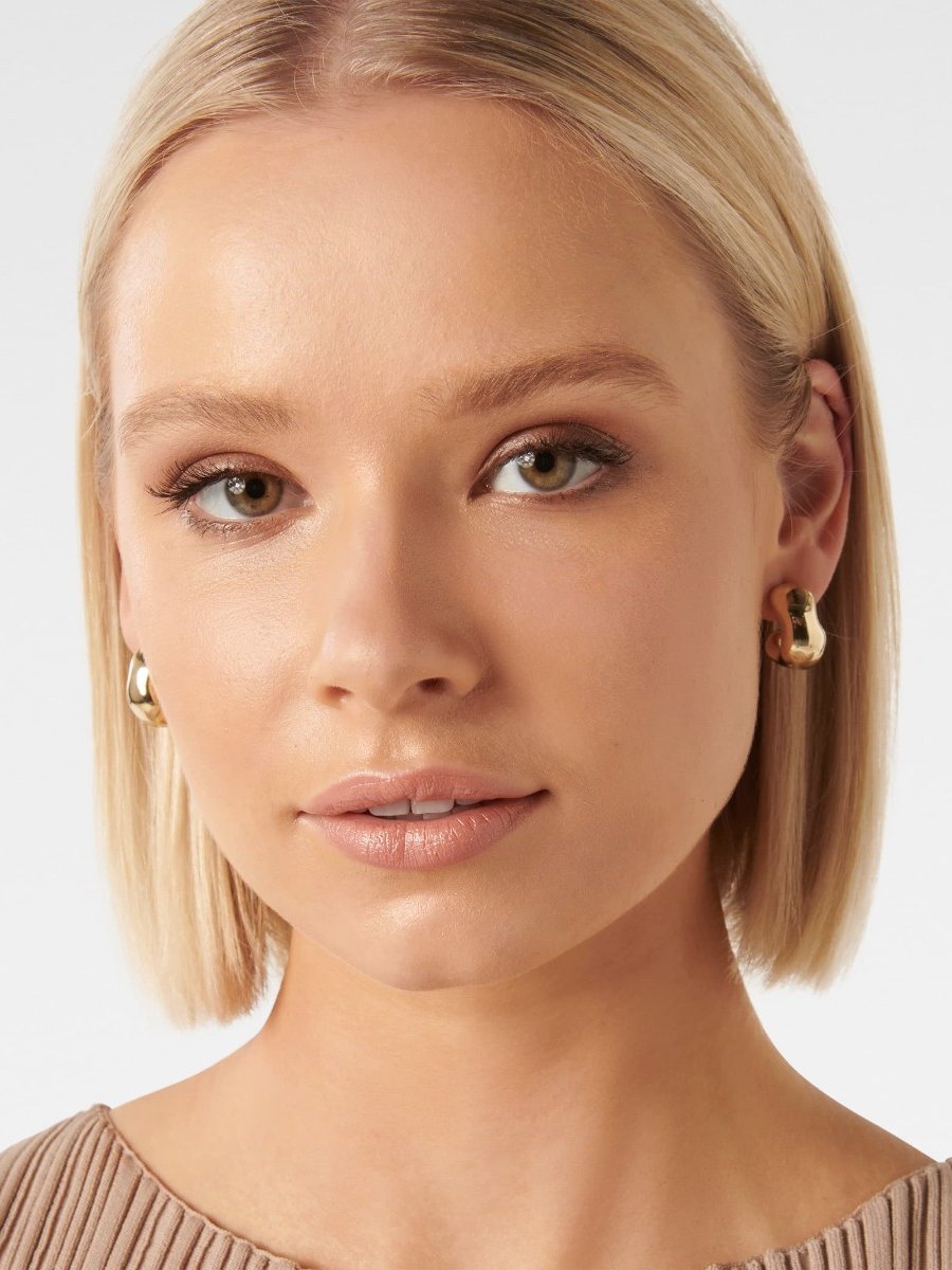 Signature Larisa Thick Mini Hoop Earring