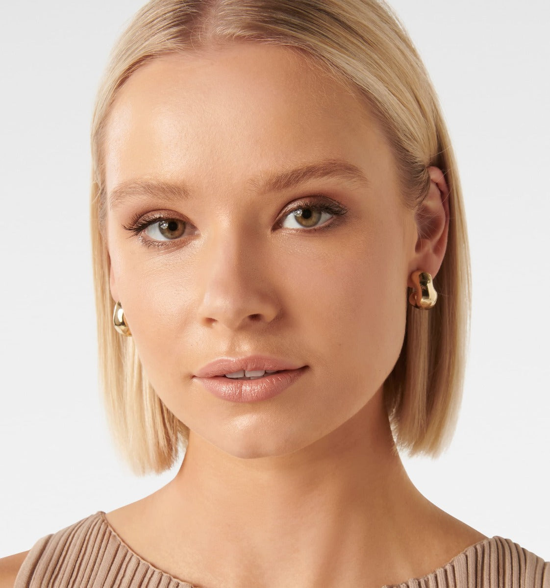 Signature Larisa Thick Mini Hoop Earring