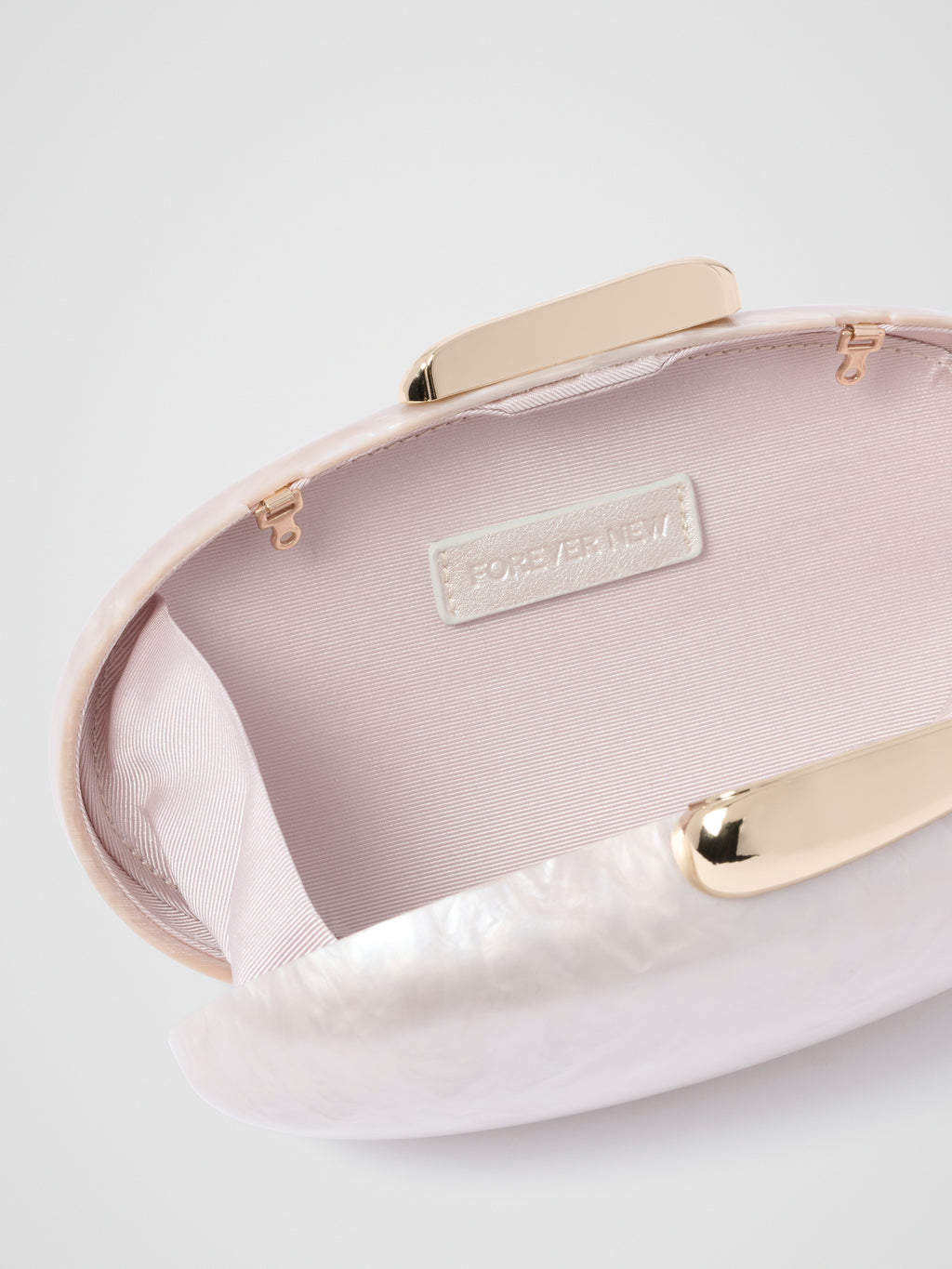 Patty Oval Pearl Hardcase