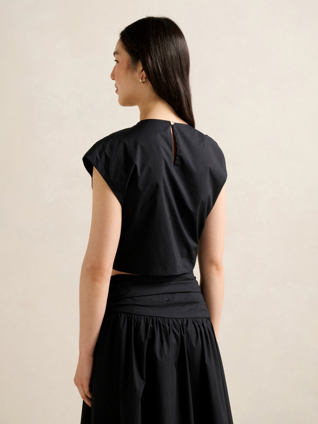 Dottie Draped Hardware Top