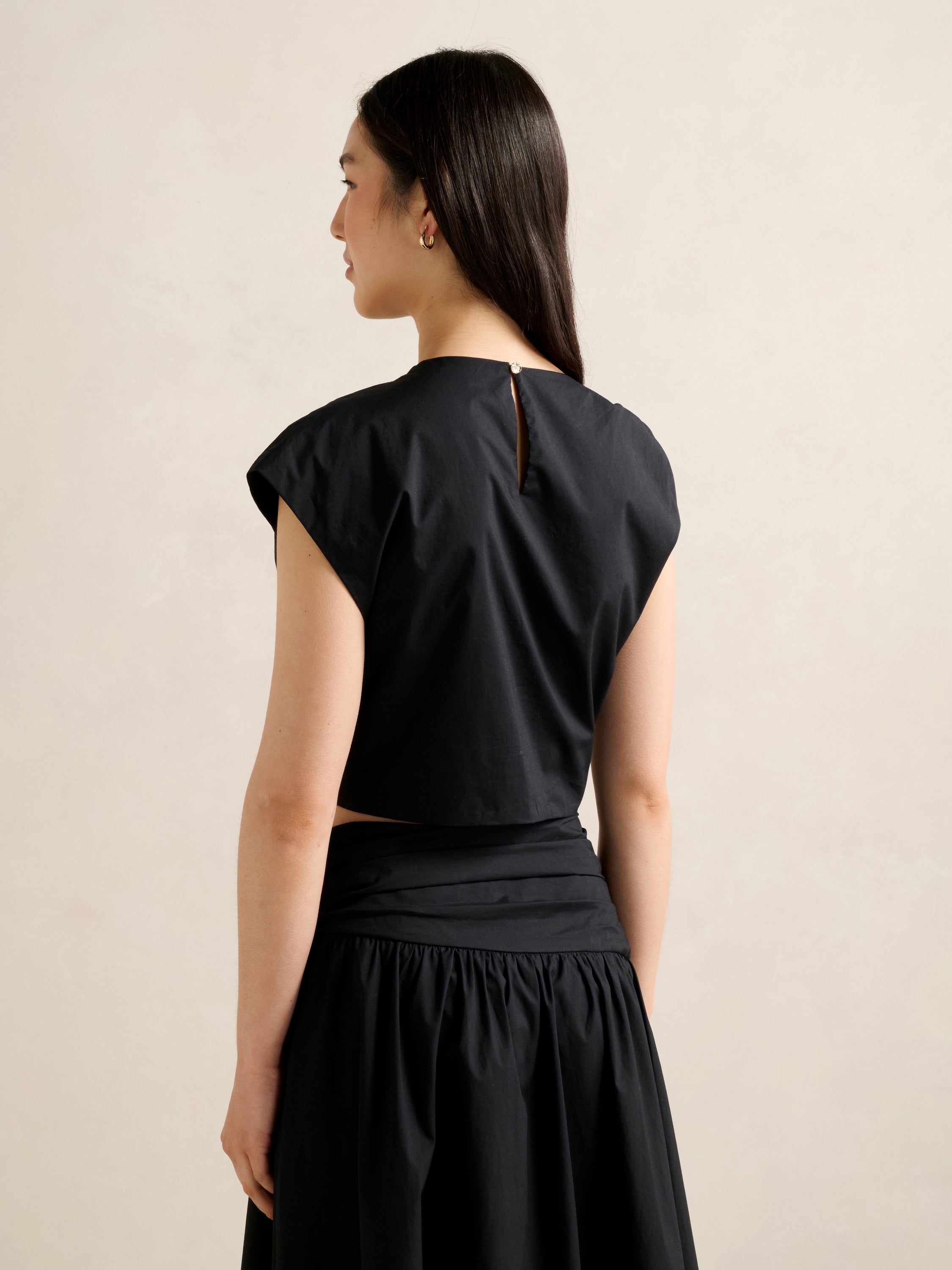 Dottie Draped Hardware Top