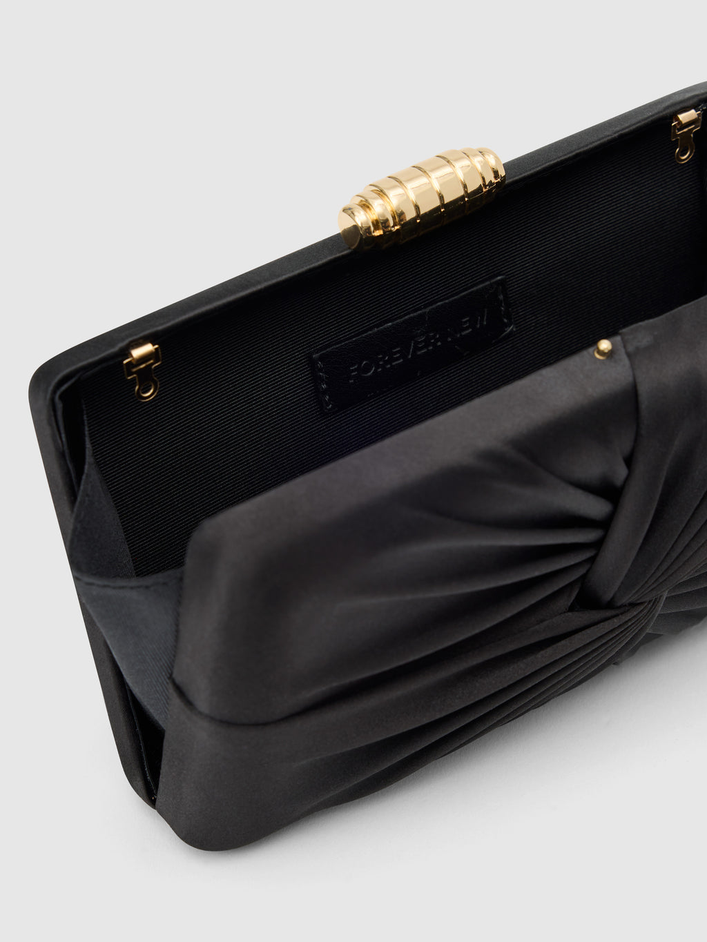 Tate Twist Satin Hardcase