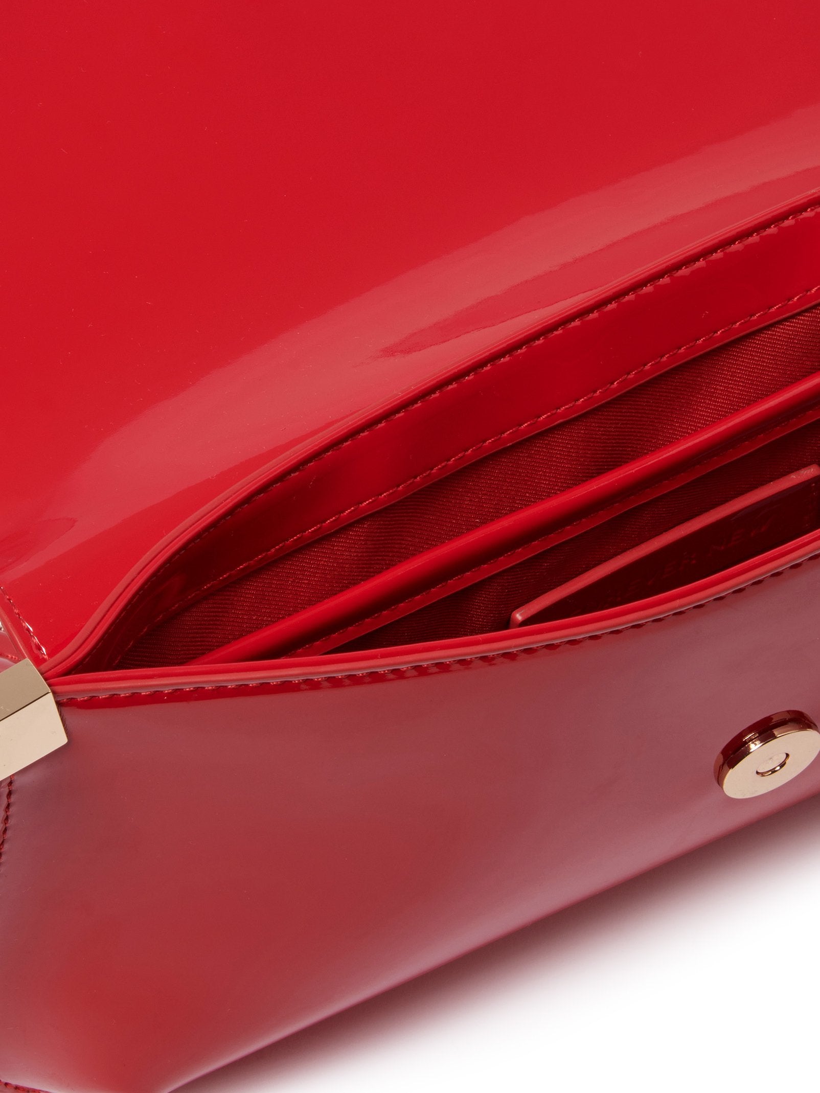  Signature Shiloh Sleek Plate Shoulder Bag