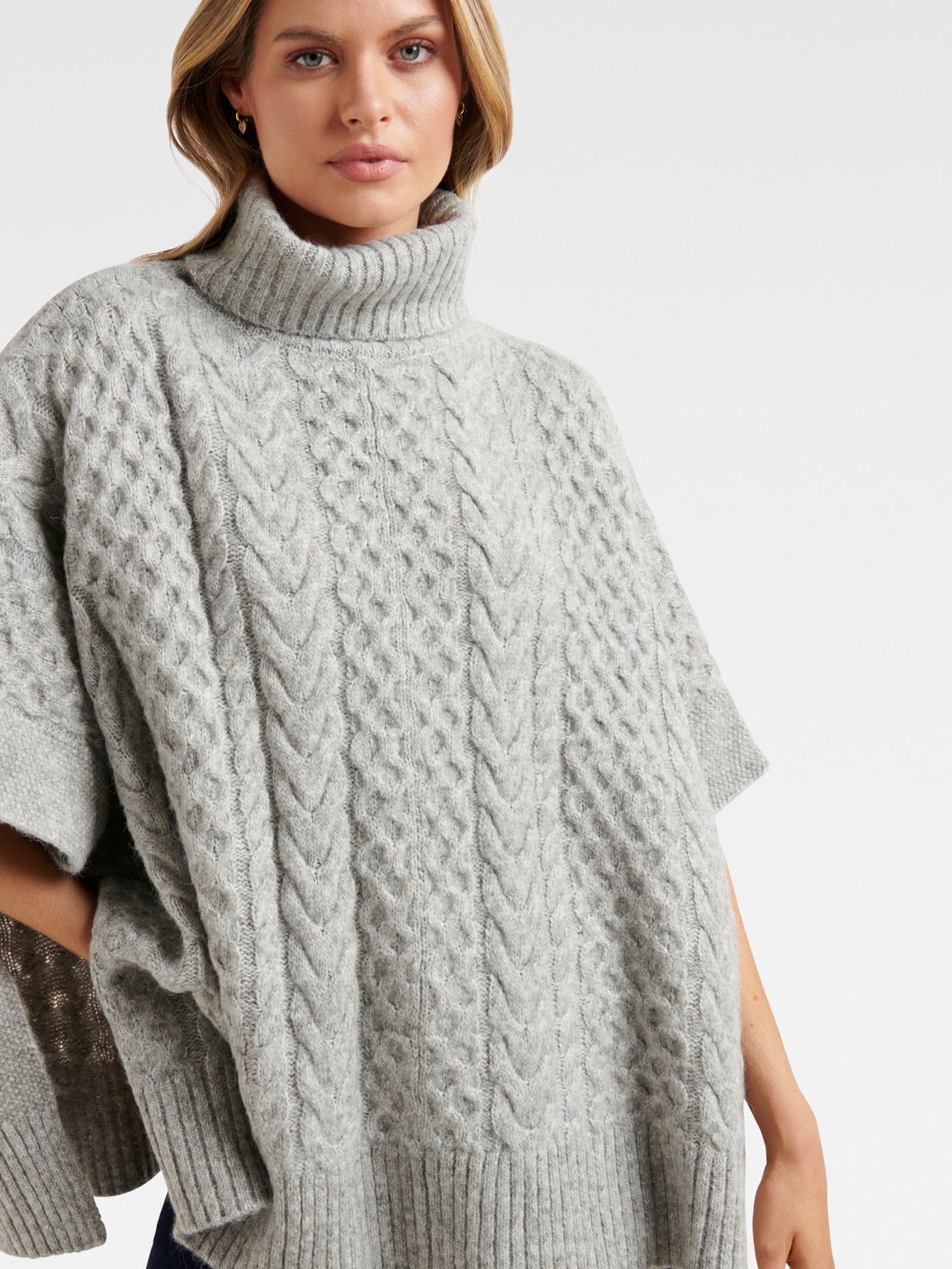 Minnie Chunky Cable Poncho