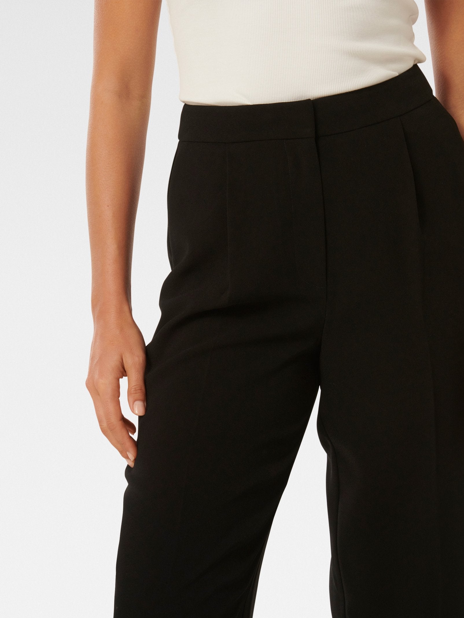  Nola Straight Leg Pant