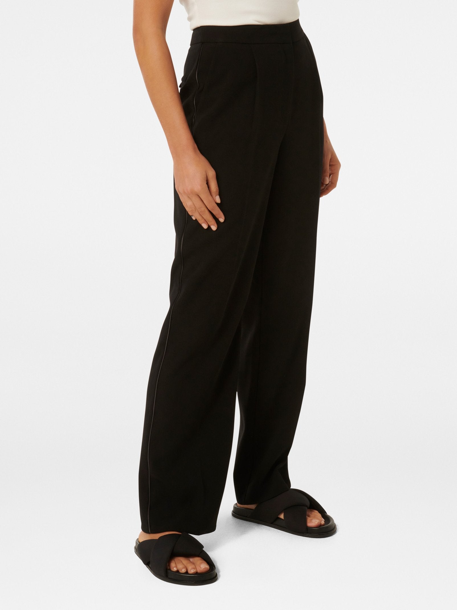 Nola Straight Leg Pant