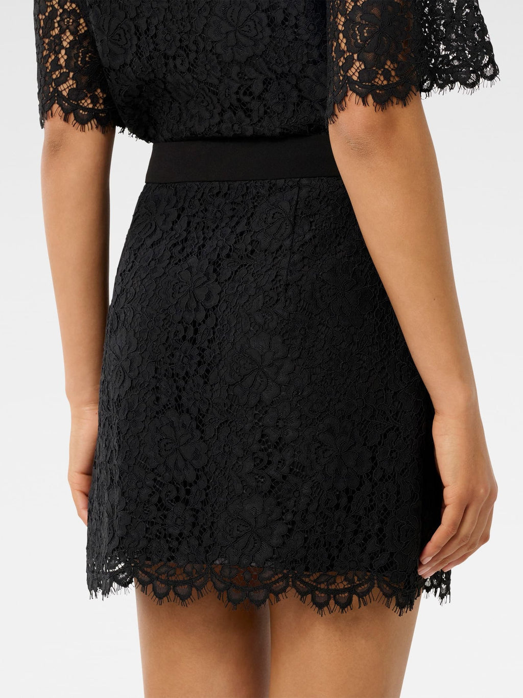  Lara Lace Scallop Mini Skirt