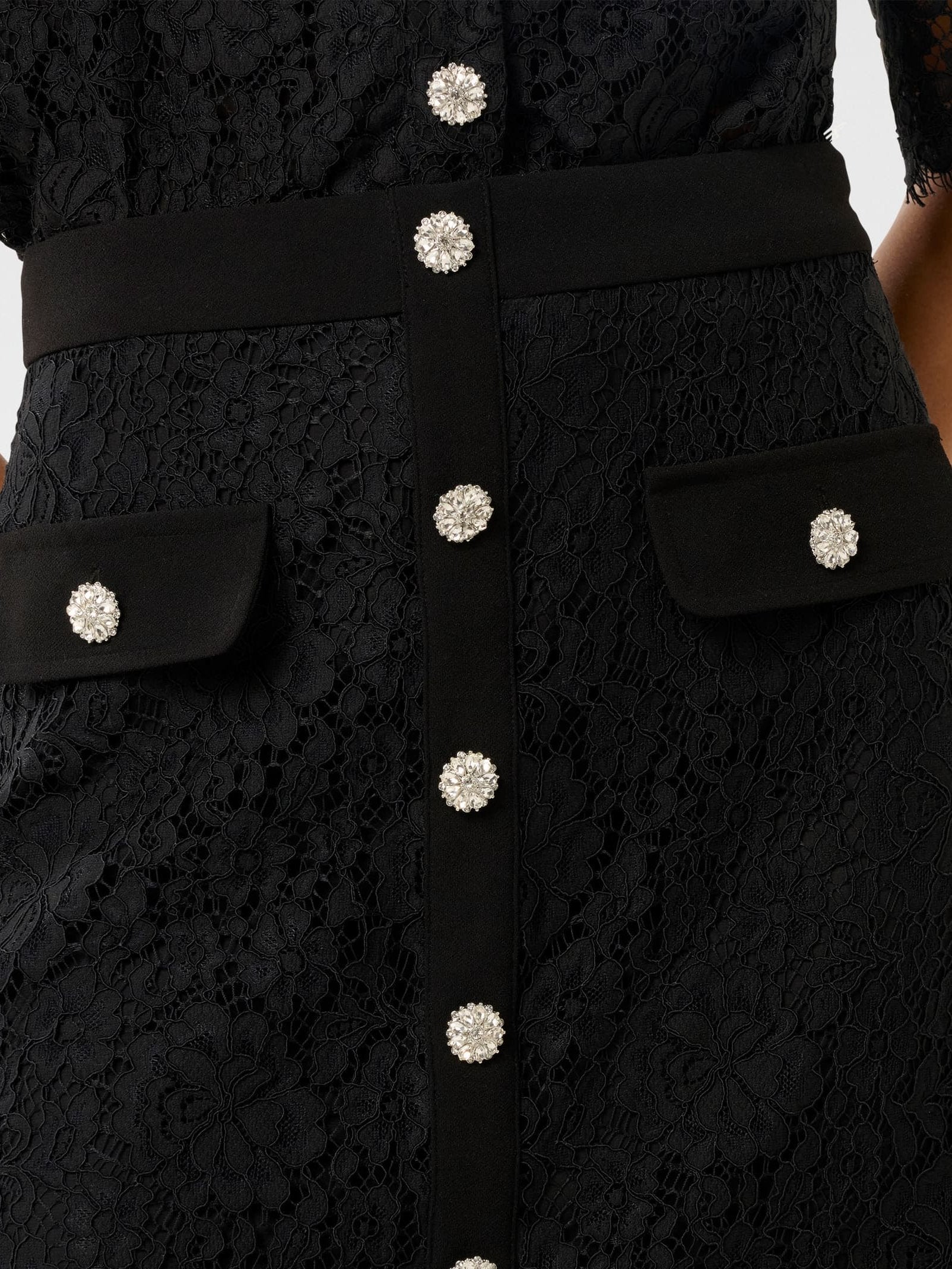  Lara Lace Scallop Mini Skirt