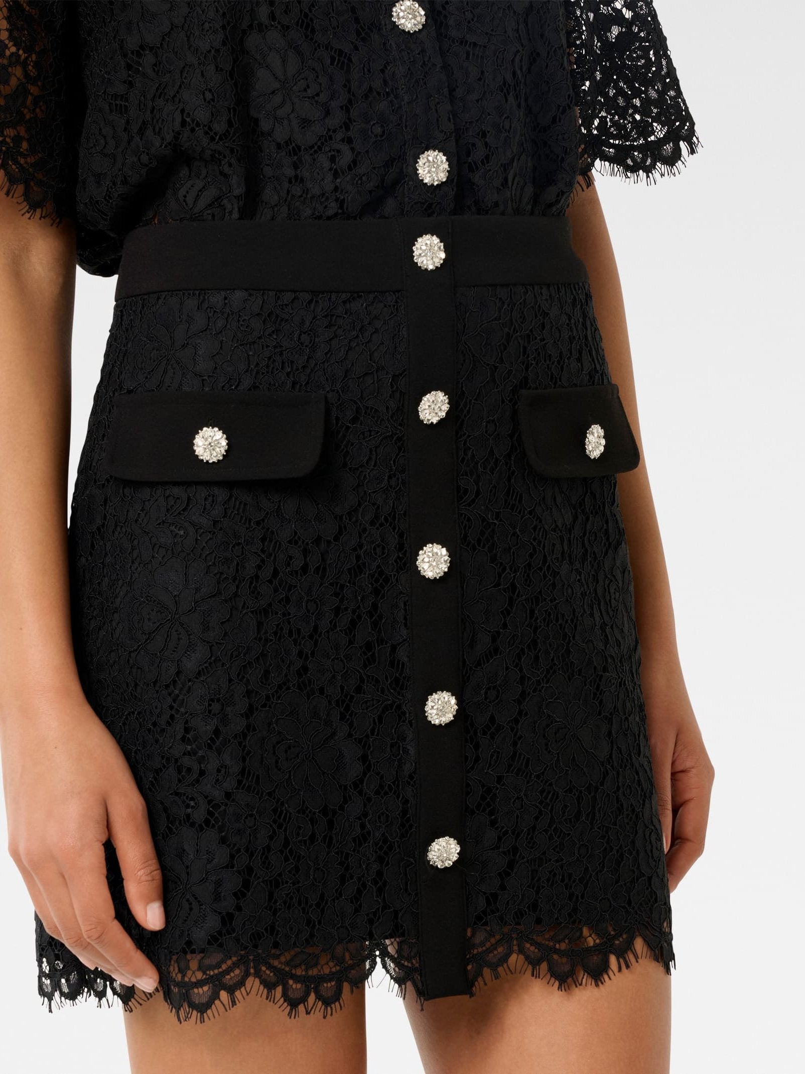  Lara Lace Scallop Mini Skirt