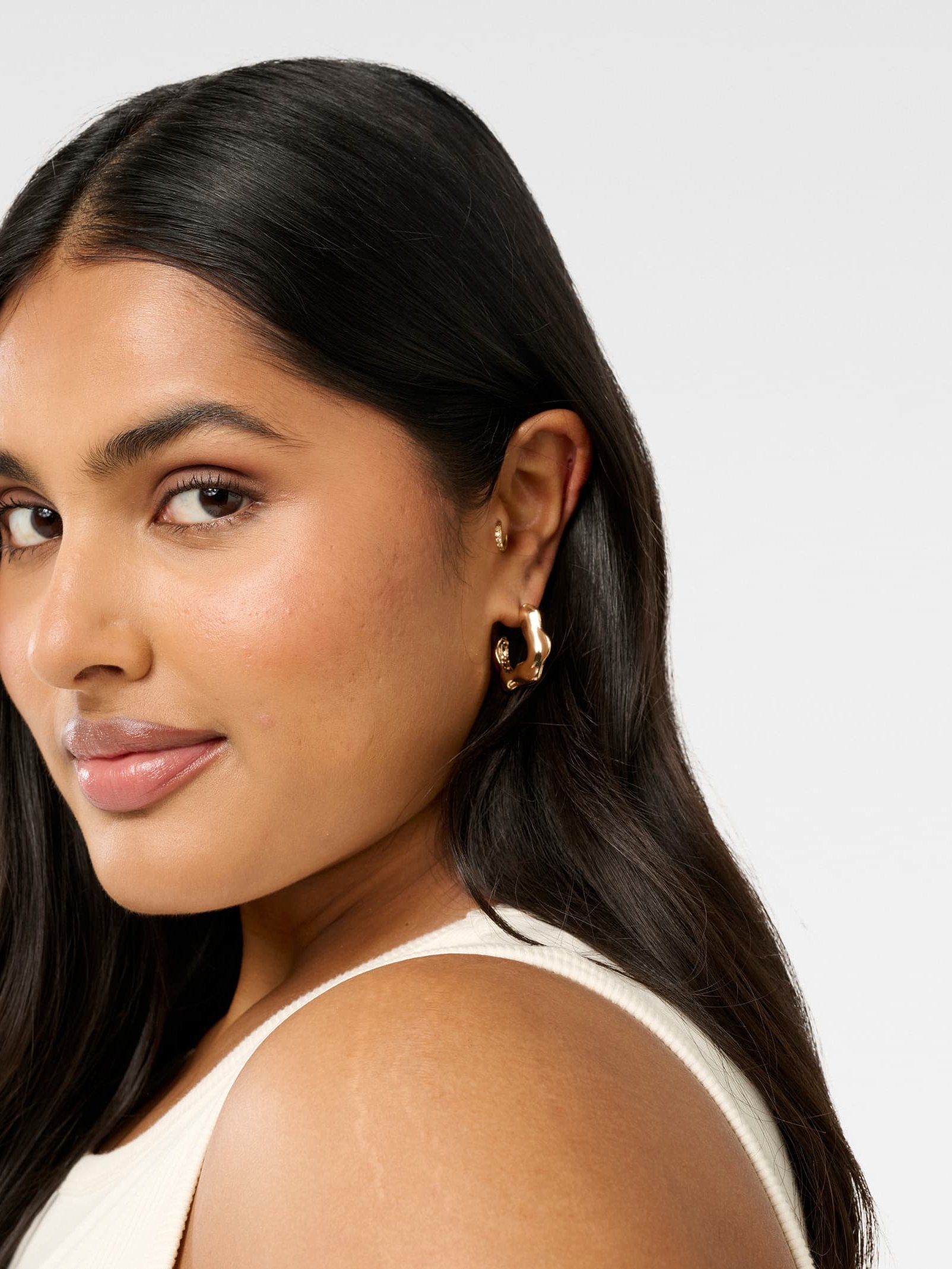  Signature Essy Wave Small Hoop Earring