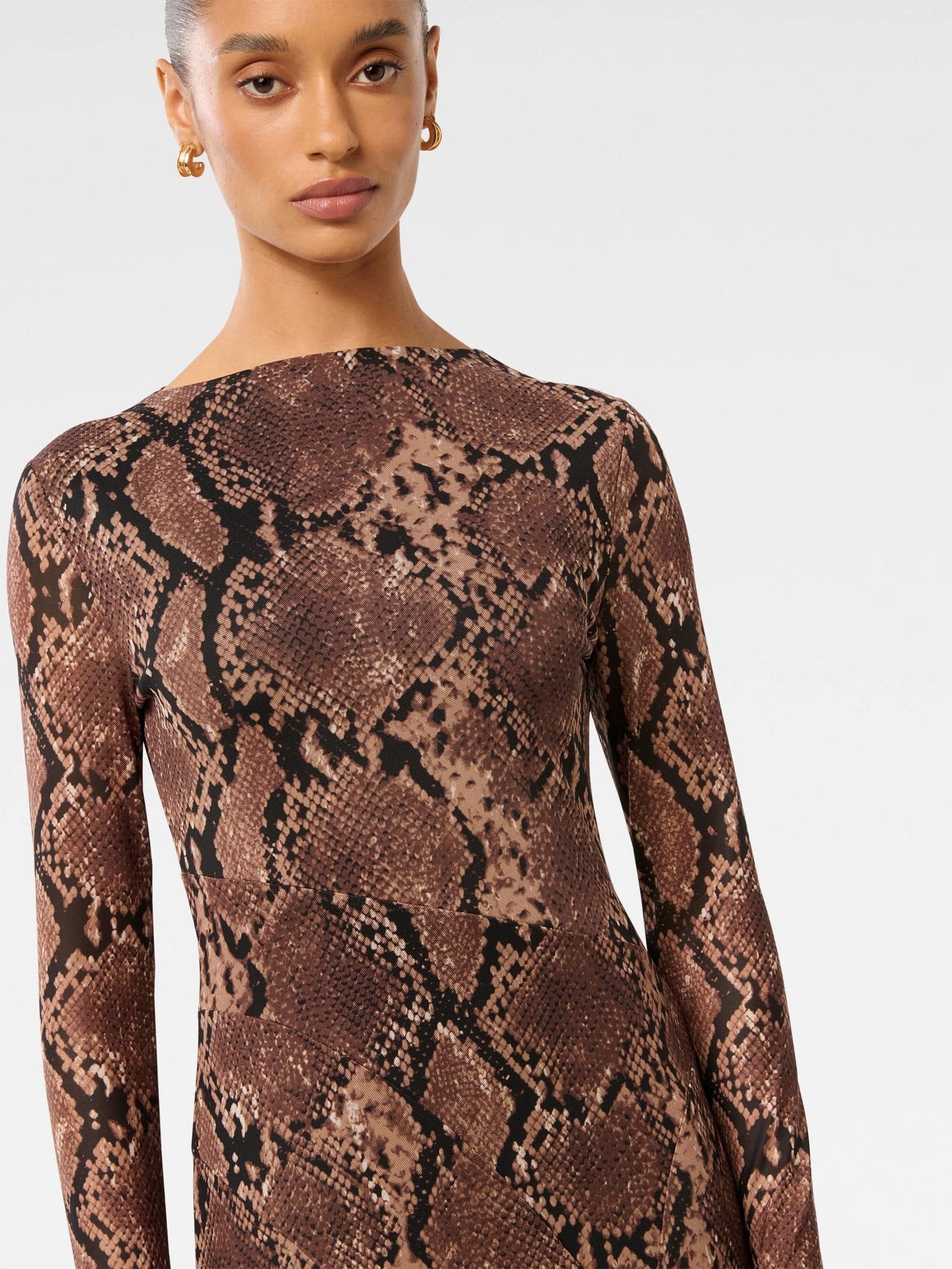 Tammy Petite Asymmetric Hem Midi Dress – Forever New