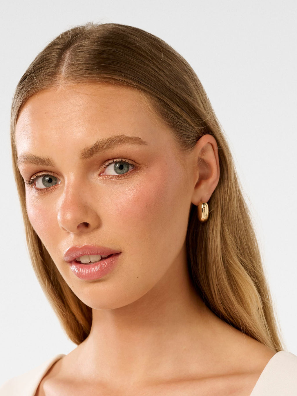  Signature Amara Small Hook Hoop