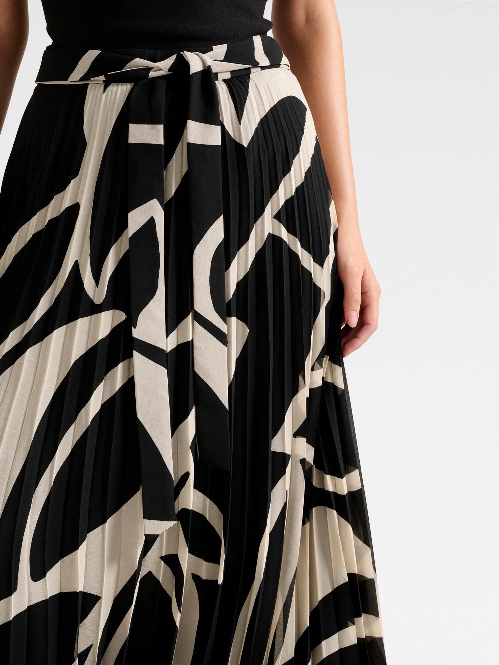  Elsie Belted Pleated Skirt