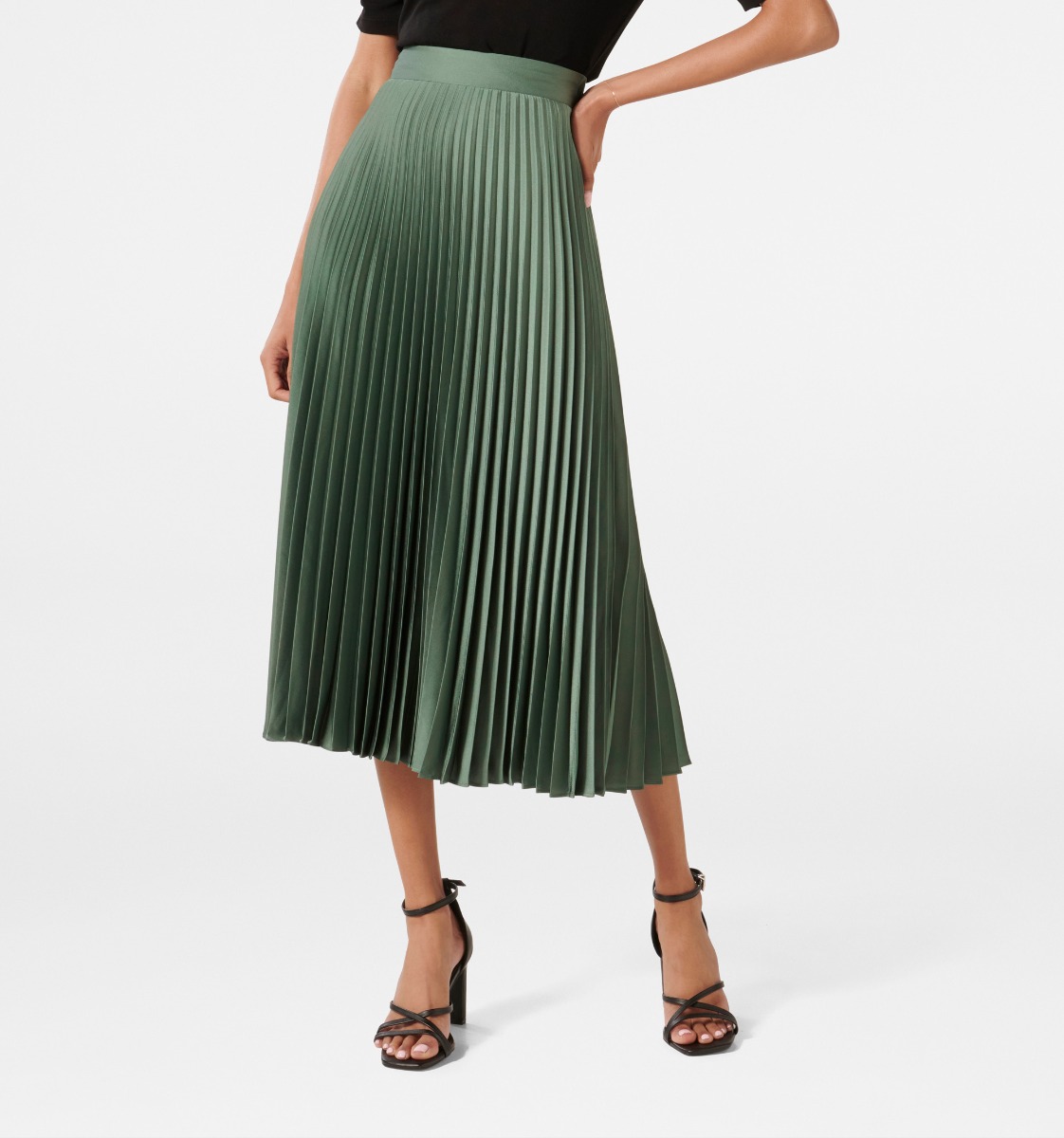 FOREVER NEW Ester Satin Pleated Skirt - Green | Satin pleated skirt, Pleated  skirt, Green skirt